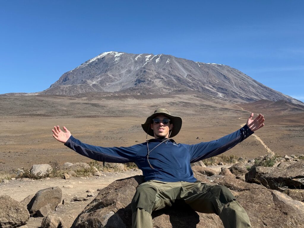 Kilimanjaro_climbing_view_from_4000m