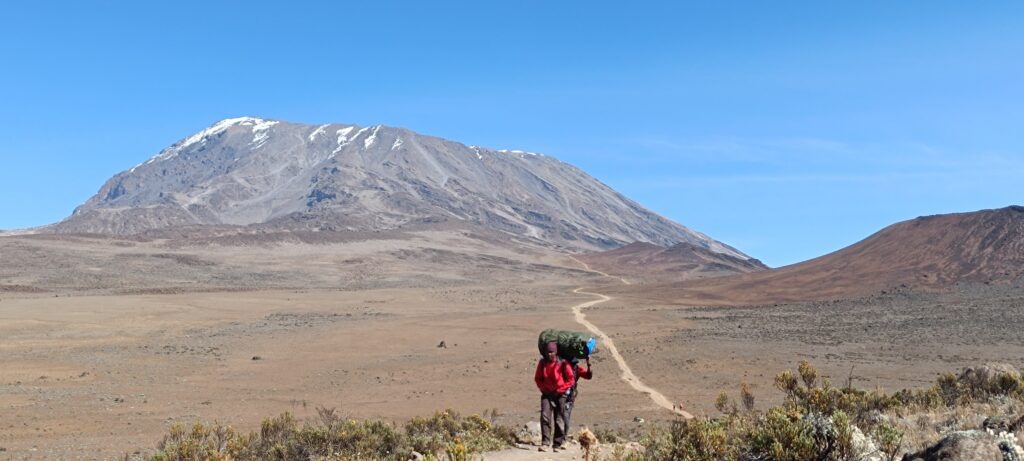 Porters uhuru peak kilimanjaro