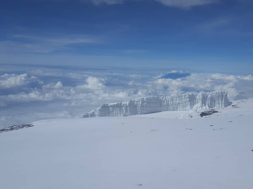 machame hut camp 3020m snow